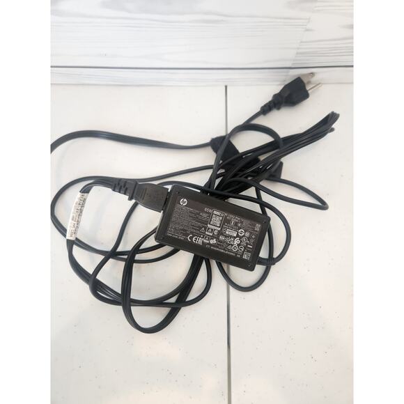 Genuine HP Laptop AC Adapter Charger 65W  L25298-002 - Picture 1 of 2
